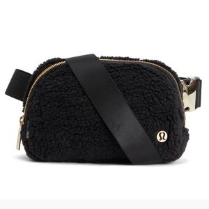 NWT LULULEMON WEAR EVERYWHERE SHERPA BELT BAG